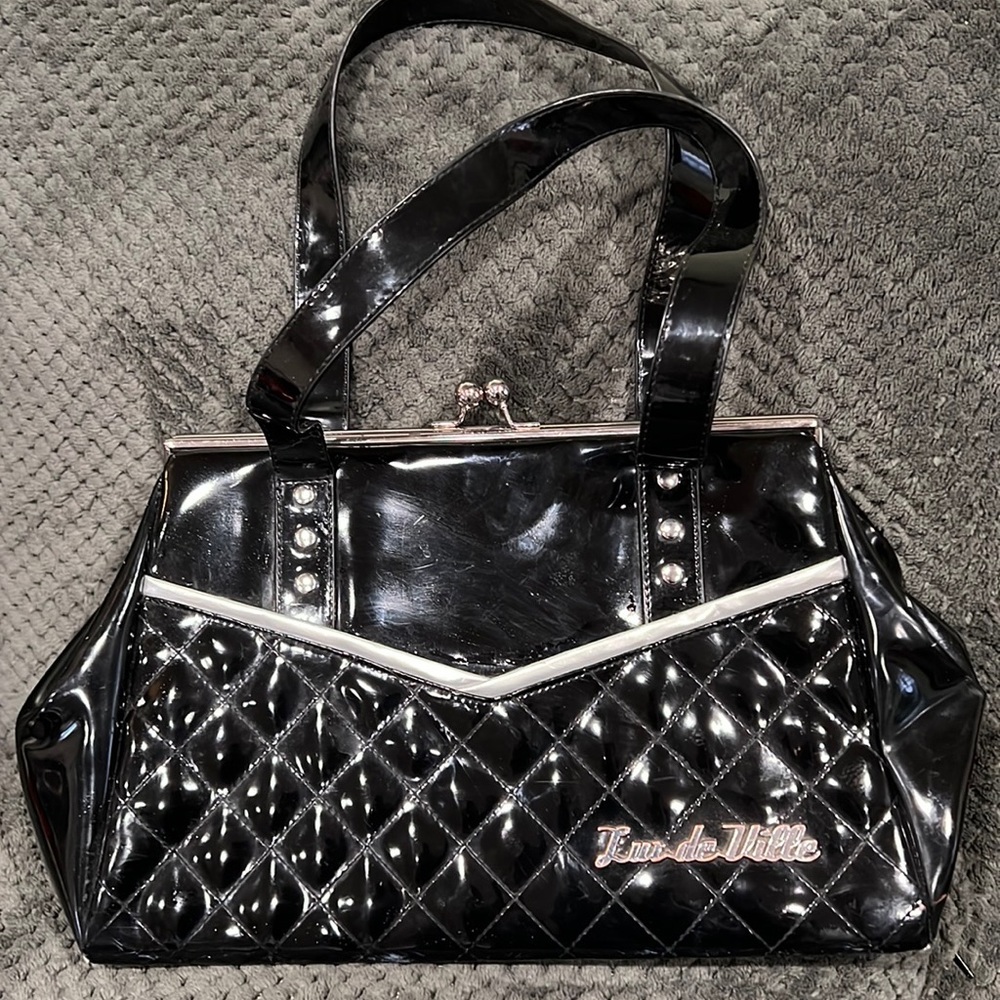 Lux De Ville Femme Fatal Kiss Lock Shoulder Bag, black vinyl clasp handbag